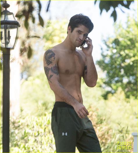 Tyler Posey Reveals Why He Loves Being Nude and More in。